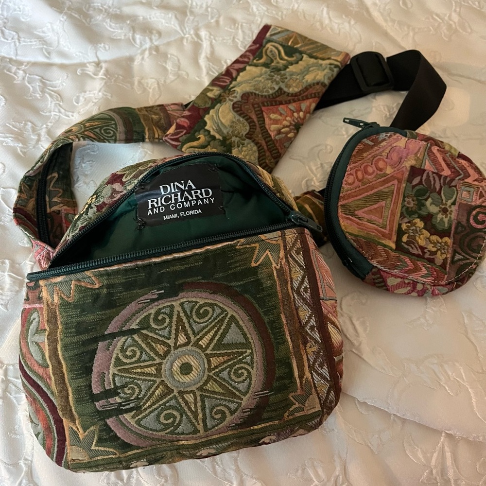 Cutest Vintage belt bag!